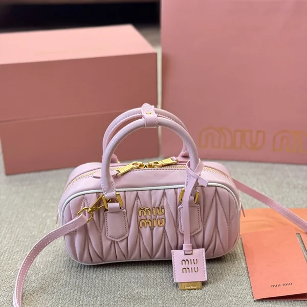 ミュウミュウSS25新作バッグ,ボウリングバッグ白パイピング,プリンセス風ショルダー,MIUMIU正規風ミニバッグ